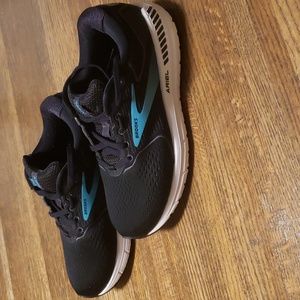 Brooks Ariel 20 Women's Running Shoes Size 9.5 wide